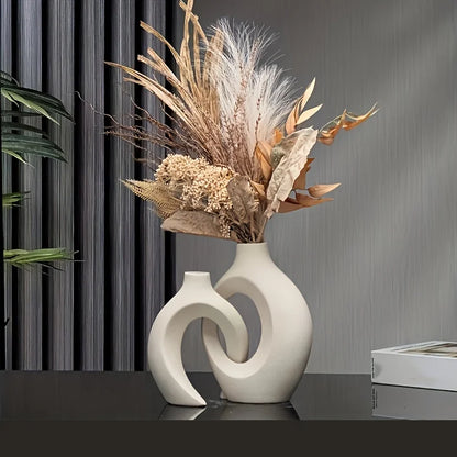 Sculptures sereines : vases en céramique abstraits pour l'expression artistique