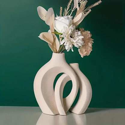 Sculptures sereines : vases en céramique abstraits pour l'expression artistique